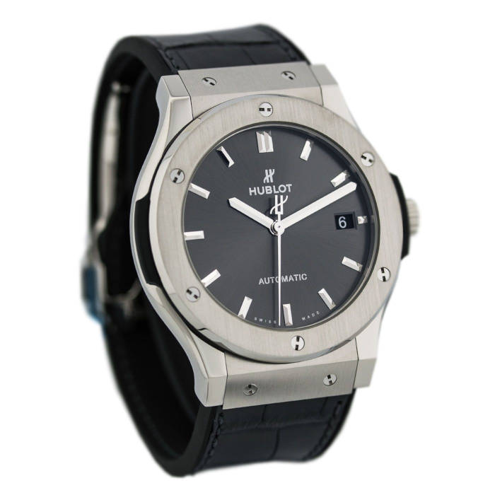 watch-grey-display-hublot-565.nx.7071.lr.